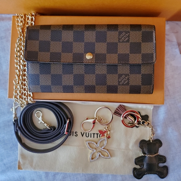 Louis Vuitton Handbags - 💋Louis Vuitton Damier Ebene Sarah Wallet 💋